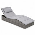 Chaise longue en rotin synthétique gris clair avec coussin inclinable